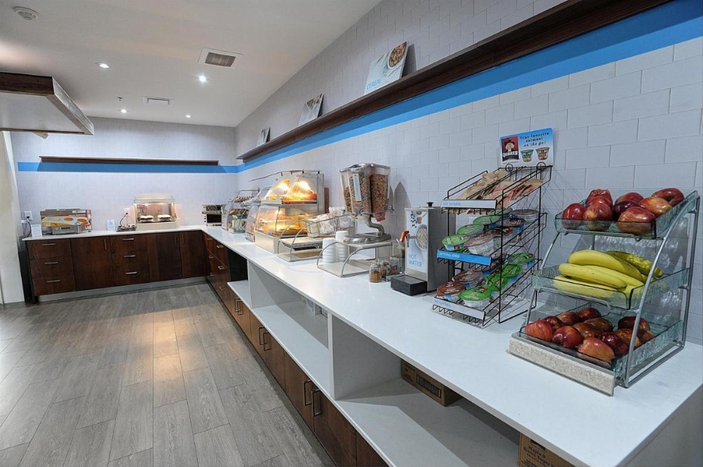 Holiday Inn Express & Suites TORONTO AIRPORT WEST Image 14