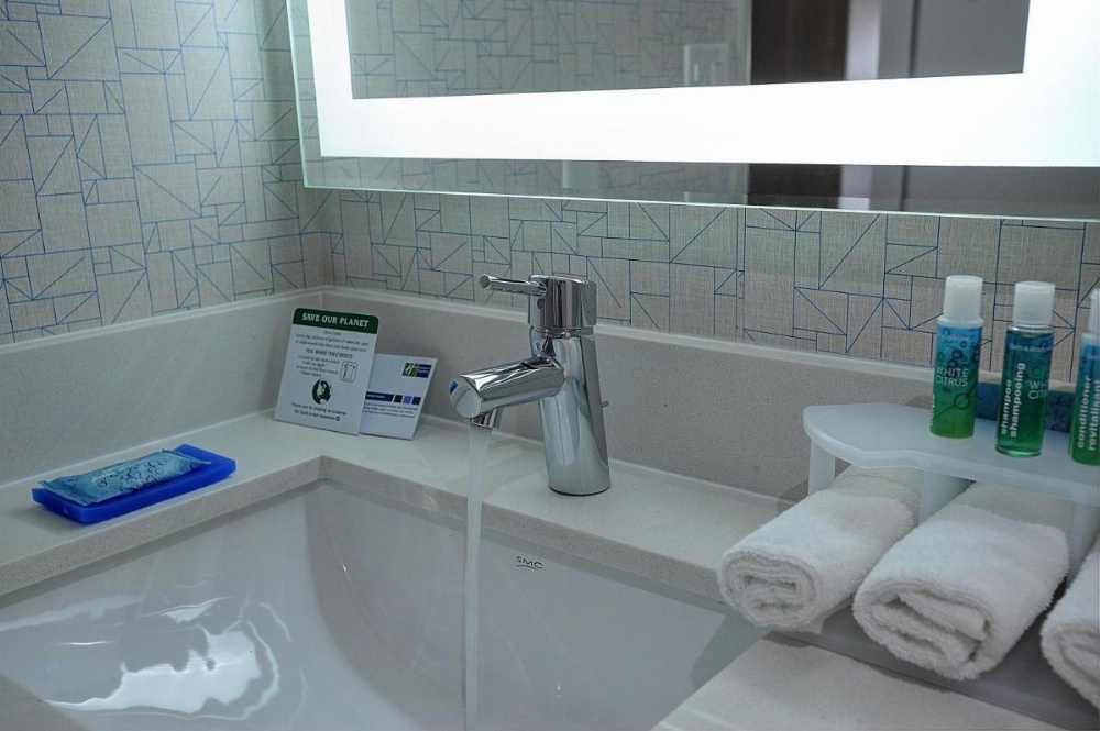Holiday Inn Express & Suites TORONTO AIRPORT WEST Image 28